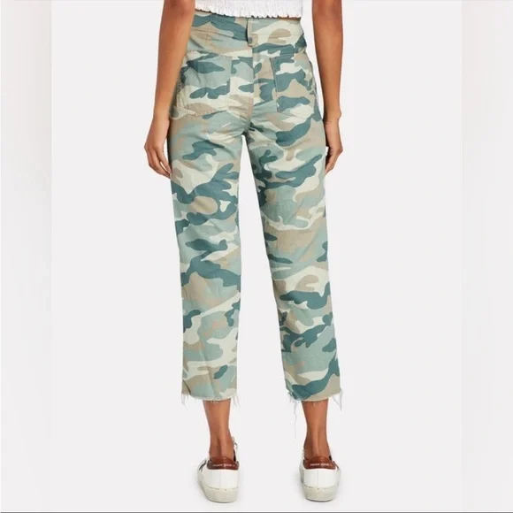 🚨BLACK FRIDAY SALE! NWT Mother shaker chop crop camo pants

8154 - Picture 2 of 10